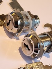 LAMBRETTA  PANEL LOCKS & KEYS  (PAIR)