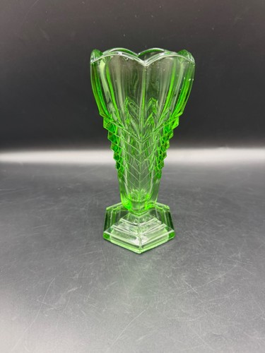 Art deco style emerald - art,