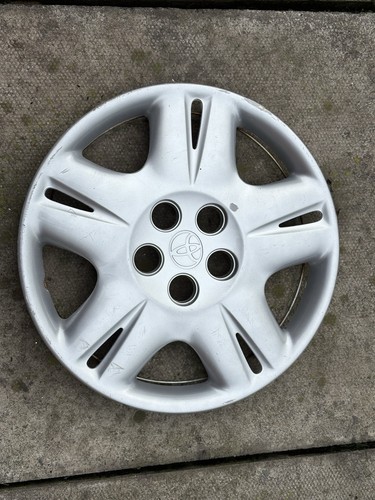 Toyota avensis wheel trim - avensis,