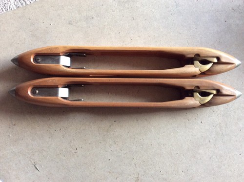 Lot weaving shuttle - weaving,