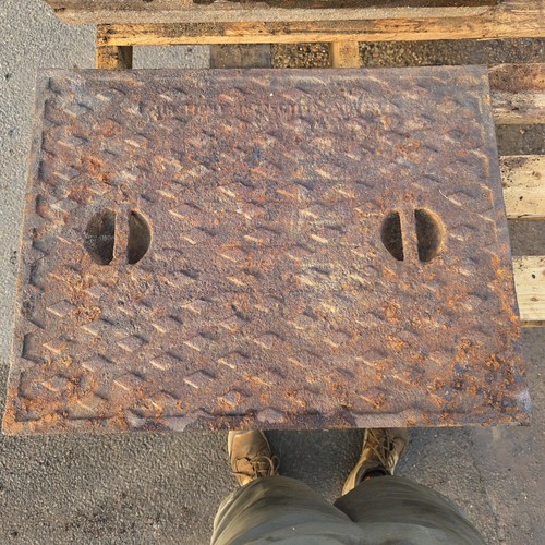 Cast iron manhole cover 656mm - iron,