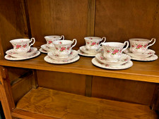 Royal Albert Vintage Bone China Part Tea Set 18 Pieces Lavender Rose Pattern 