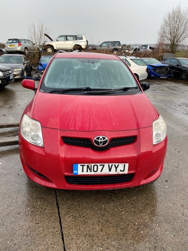 Toyota auris breaking 10amp - toyota,