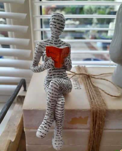 Reading figurine ornament home - reading,