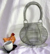 Quail Ceramics Buff Orpington Chicken Design Egg Cup + wire kitchen egg basket