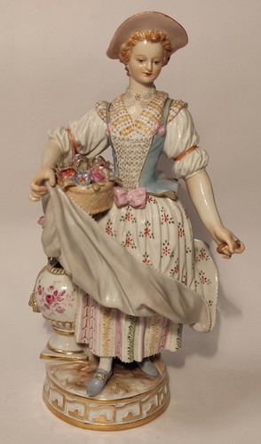 Lovely 19thc meissen girl - meissen,
