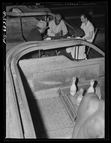 Photo bowling alley 1940s - photo:bowling,