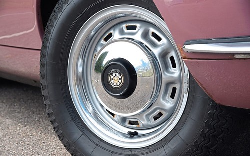 Type jaguar hub cap centre - hub,