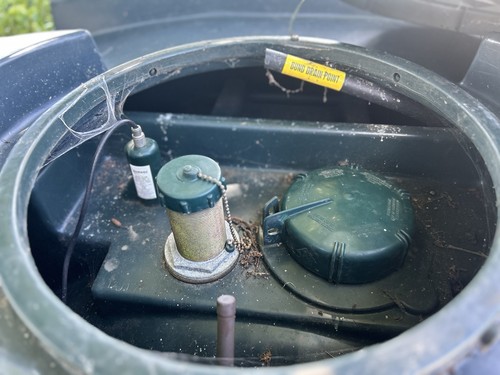 Oil storage tank with locking - tank,