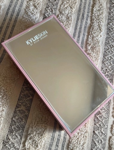 Kylie skin rare box display - rare,