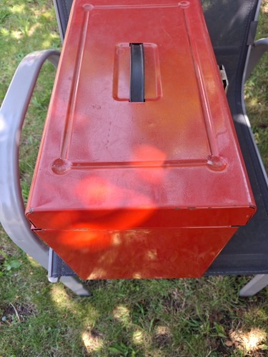 Red metal tool - red,