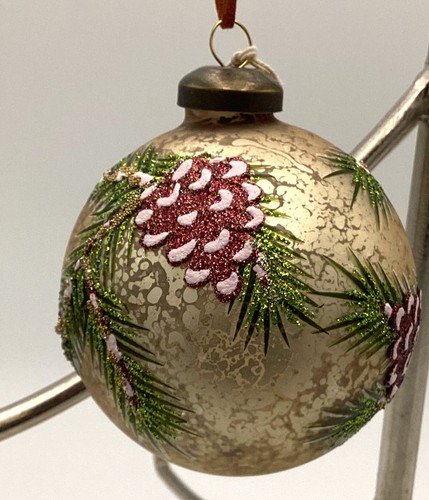Gold pine cone - pattern, glass