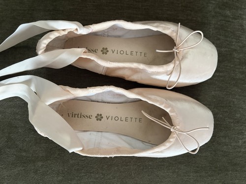 Virtesse violette pointe shoes - pointe,