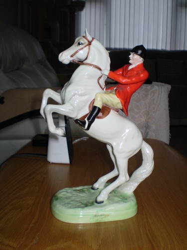 Beswick huntsman rearing - (on,