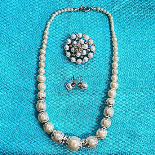 Imitation pearl rhinestone - &,