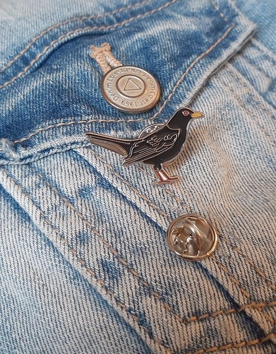 Blackbird lapel pin badge - blackbird,