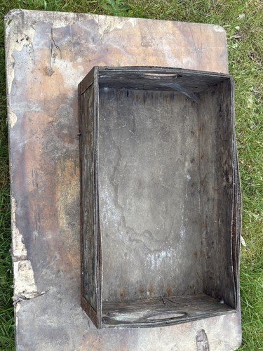 Antique wooden crate - ,