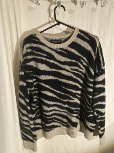 Beige black tiger stripe - &,