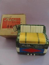ACCORDION SQUEEZEBOX HERO MADE