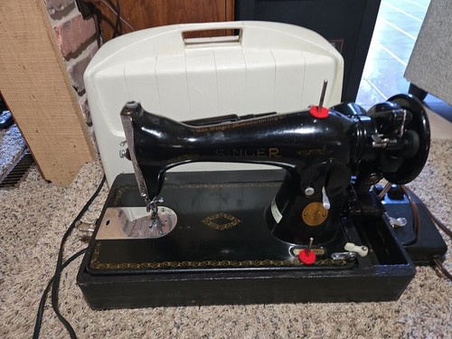 Vtg 1947 singer all metal - 15,