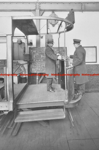 F001939 learner driver under - learner,