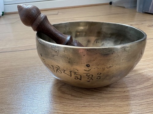 Full moon singing - singing, bowl