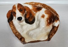 Royal Doulton Dog Cocker Spaniel Figurine in Basket HN2585. Ref: xed.