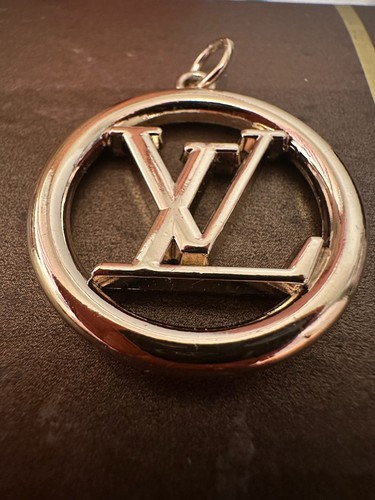 Fab signed gold louis vuitton - gold,
