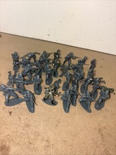 Bundle x32 Airfix Plastic Toy