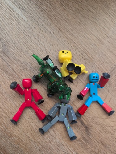 Skitbot men pet dino figures - men/pet/dino,