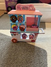 Shopkins donut stand with donut Shopkins