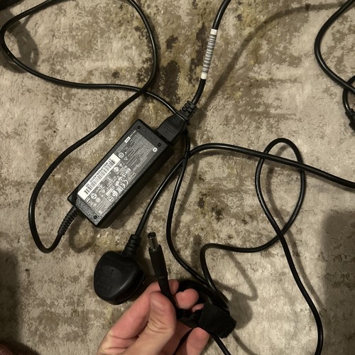 Original laptop charger 65w - hp,