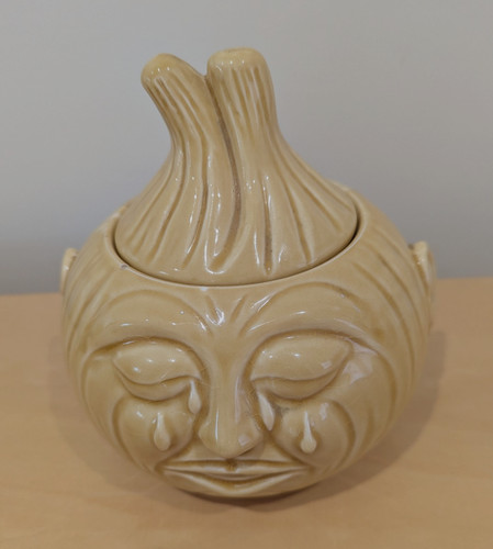 Vintage unique pottery onion - ,