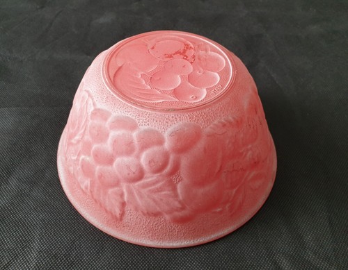 Vintage pink glass pudding - vintage,