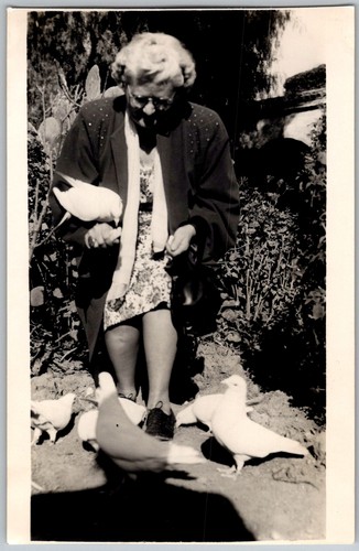 Vtg snapshot elderly woman - vtg,