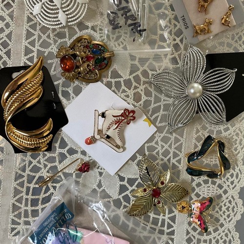 Vintage brooch - 12,