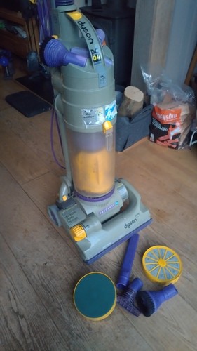Dyson dc04 upright vacuum - dyson,