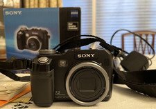 SONY CYBERSHOT DSCV3  7.2MP COMPACT DIGITAL CAMERA  CHARGER CARDS CASE BATTERIES