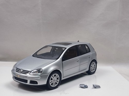 Burago volkswagen golf - 1/18,