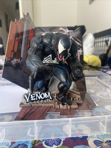Mcfarlane venom figure box - venom,