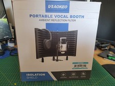 Aokeo Portable Vocal Booth/Isolator Shield in excellent condition