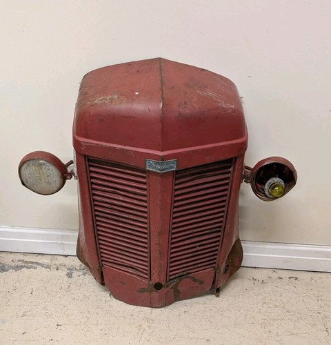 Old massey ferguson red - ferguson,