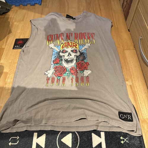 Guns and roses men - and,
