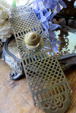 AN ATTRACTIVE LARGE ANTIQUE FRENCH PIERCED SOLID BRASS FINGER PLATE / HANDLE