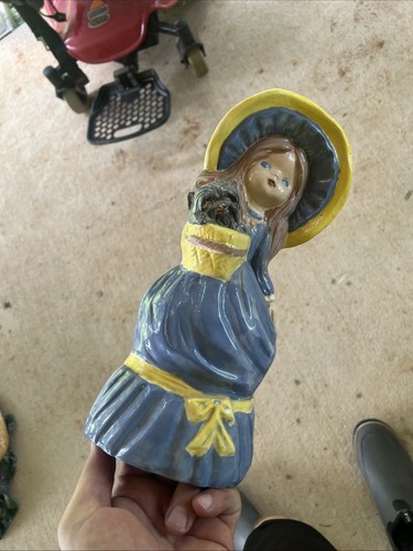 Little statue - little,