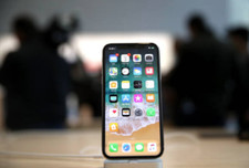 Apple iPhone XS - 64GB - Space