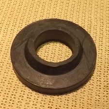 CLASSIC MINI FRONT DRY SUBFRAME TOWER BOLT RUBBER - 1976 ONWARDS - KGE100050