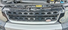 Black front grill Land Rover Discovery 3 & 4 2004-2014 slight damage to clip