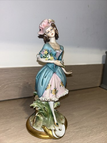 Italian porcelain figurine - , of