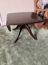 Stag Minstrel Mahogany Pedestal Drop Leaf Coffee Table in excellent condition